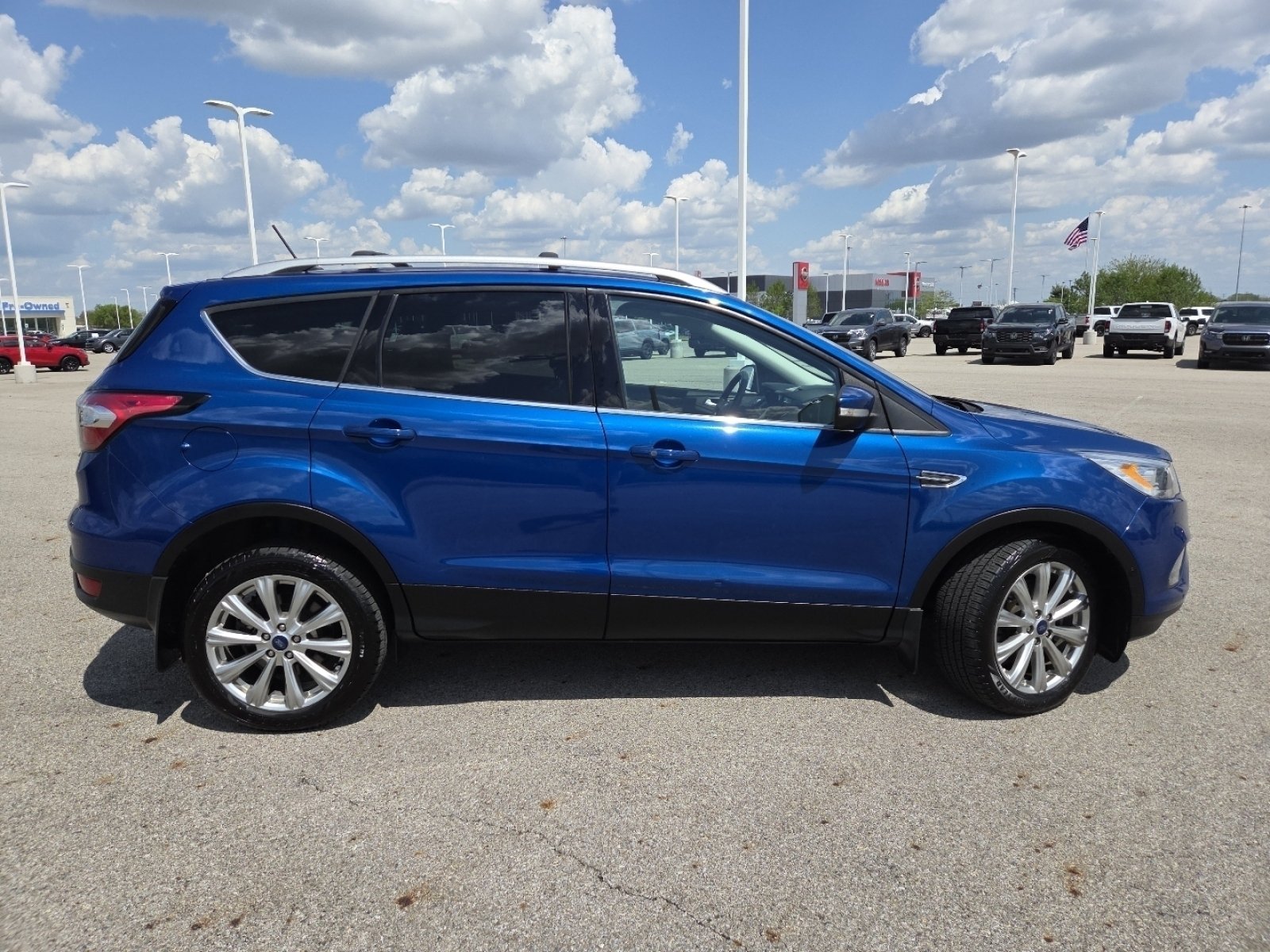 Used 2018 Ford Escape Titanium w/ Ford Safe & Smart Package AWD/4WD image 18