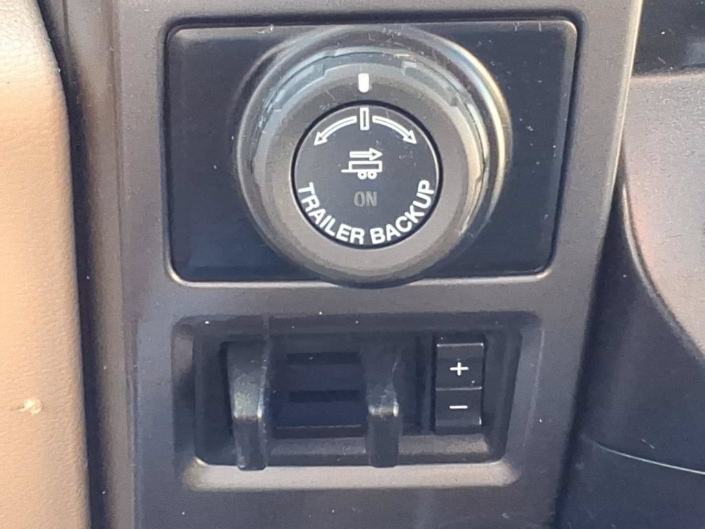 Used 2016 Ford F150 XLT w/ Equipment Group 302A Luxury AWD/4WD image 18