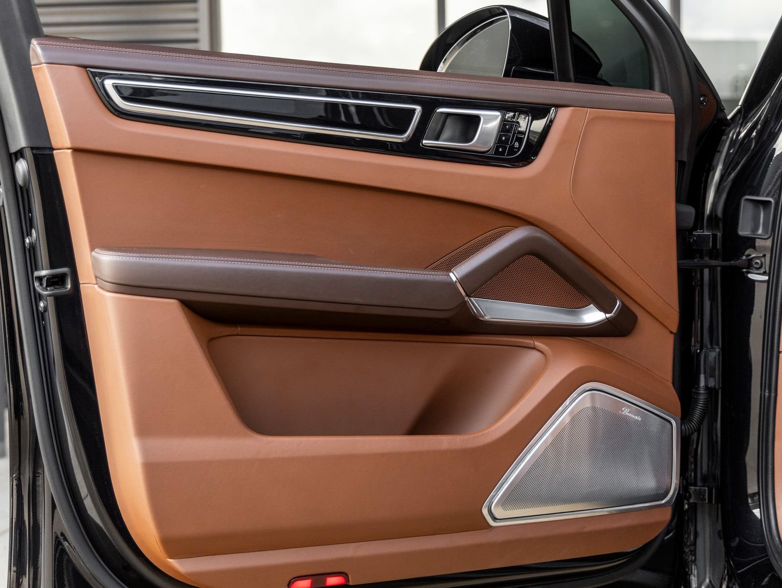 Certified 2021 Porsche Cayenne Turbo S AWD/4WD image 19