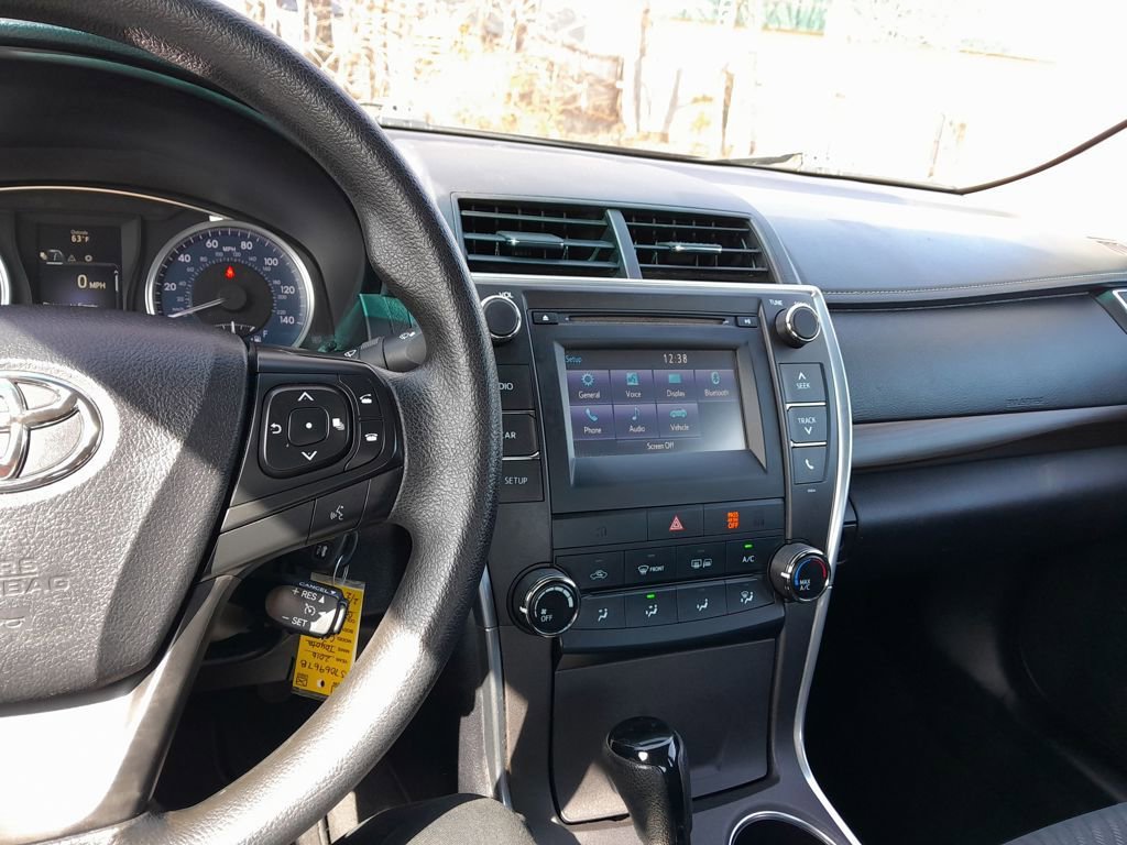 Used 2016 Toyota Camry LE image 19