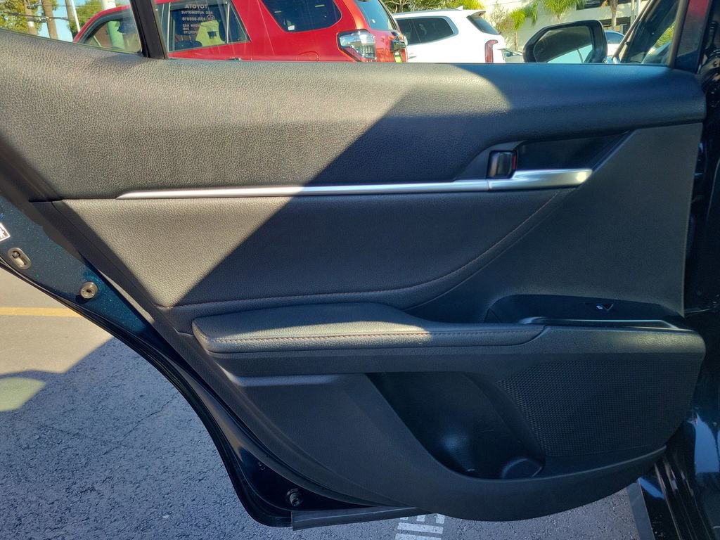 Used 2018 Toyota Camry XLE image 14