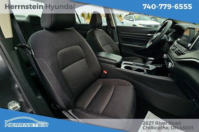 Used 2024 Nissan Altima 2.5 SV image 14