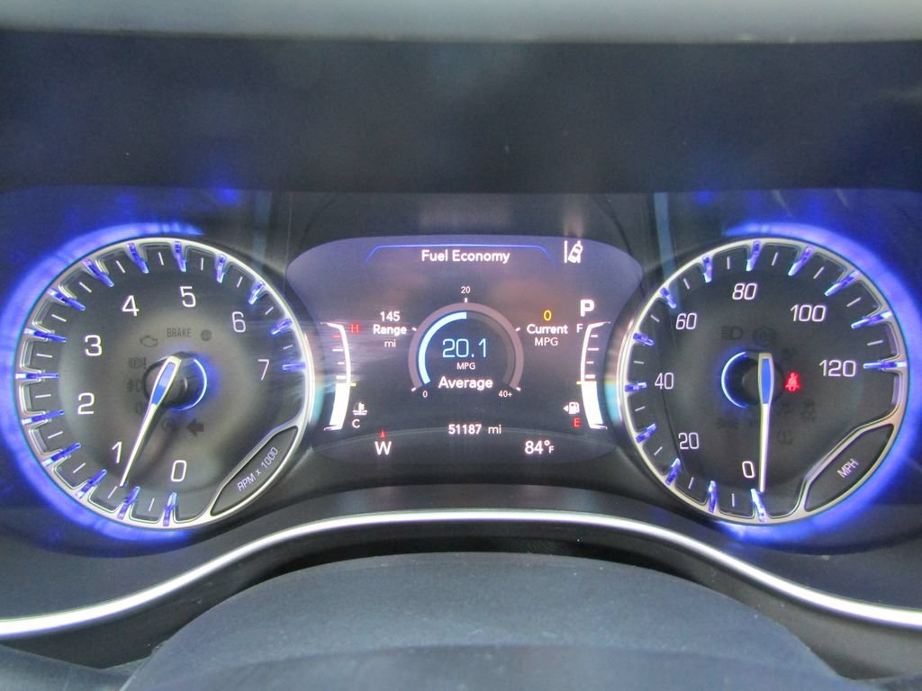 Used 2021 Chrysler Pacifica Touring-L FWD image 27