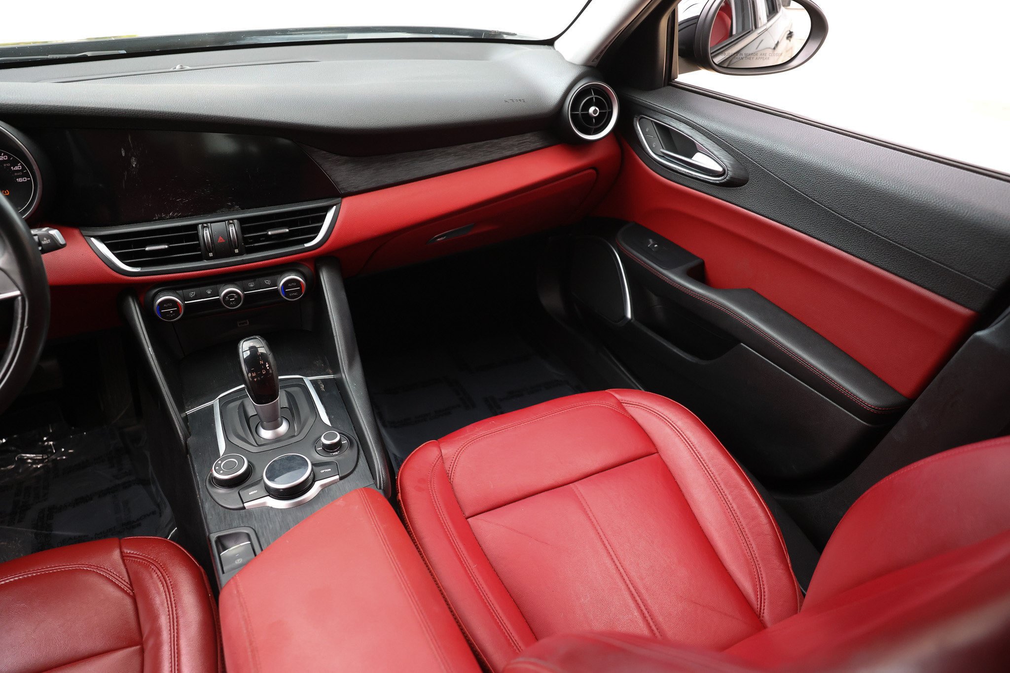 Used 2019 Alfa Romeo Giulia w/ Quick Order Package 22K Sport RWD image 26