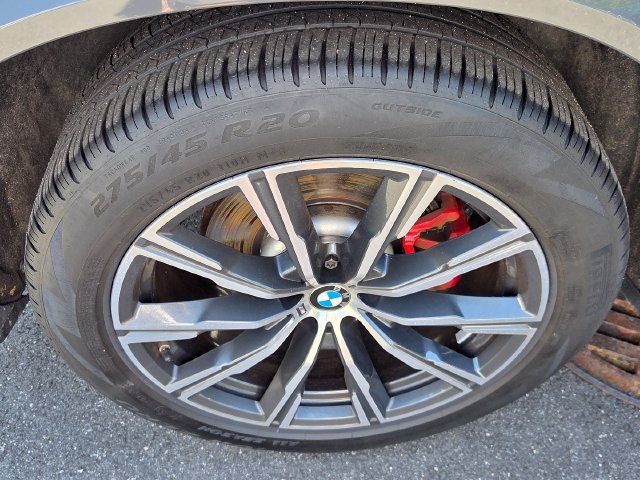 Used 2025 BMW X5 xDrive40i w/ M Sport Package AWD/4WD image 11