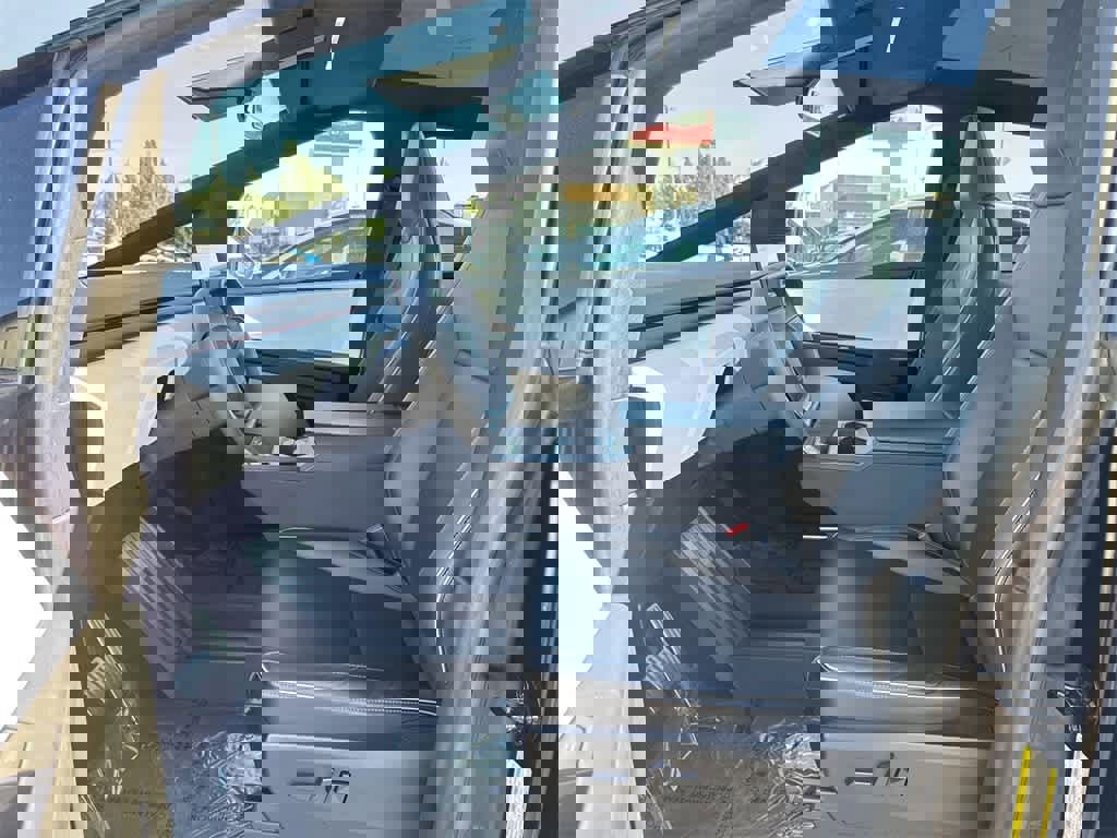 Used 2024 Tesla Cybertruck AWD Crew Cab image 26