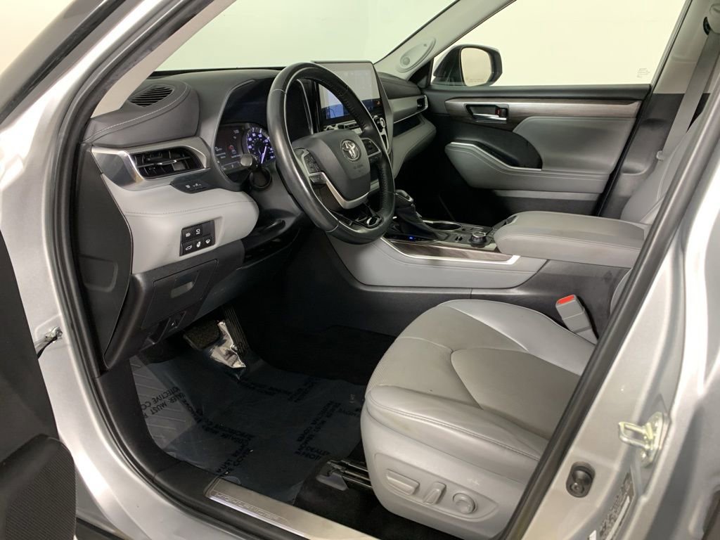Used 2022 Toyota Highlander Platinum AWD/4WD image 31