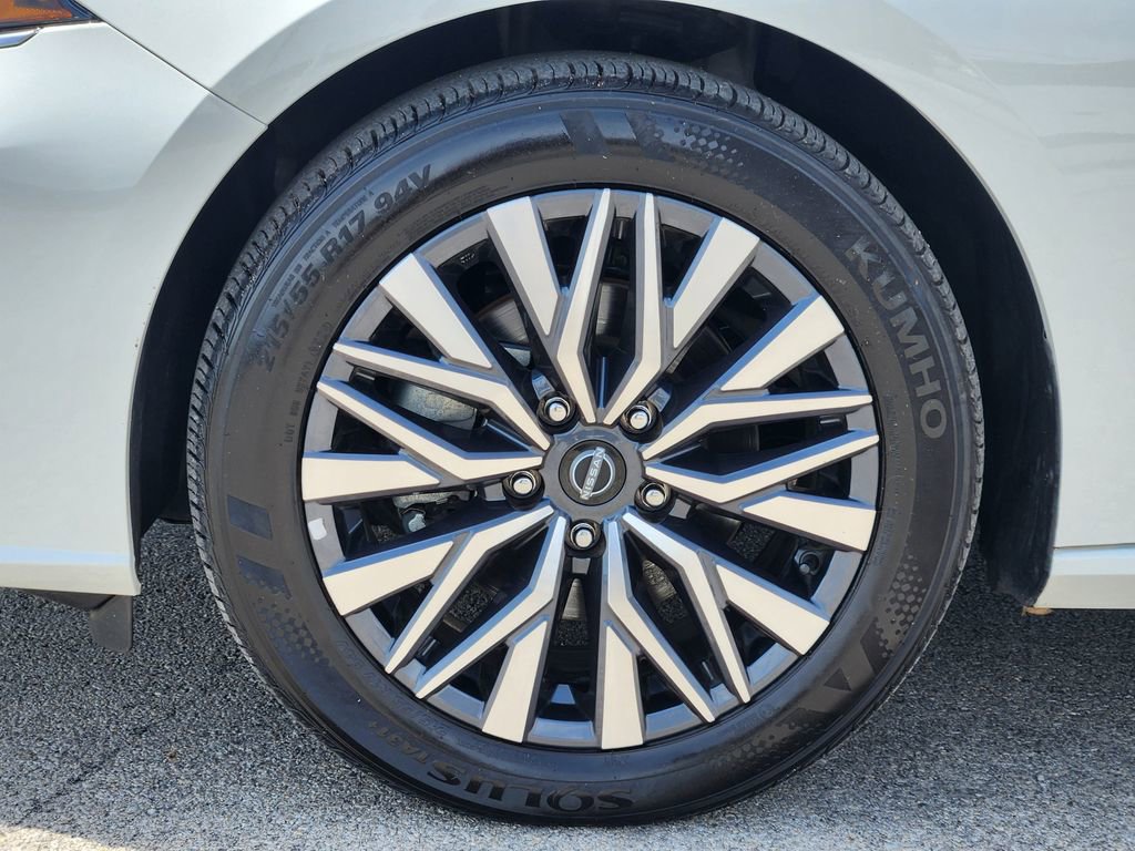 Used 2025 Nissan Altima 2.5 SV FWD image 10