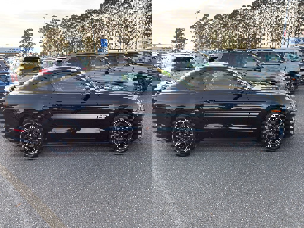 Used 2019 Ford Mustang GT Premium w/ Equipment Group 401A image 7