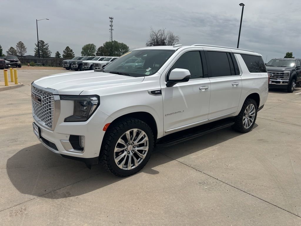 Used 2024 GMC Yukon XL Denali w/ Advanced Technology Package AWD/4WD image 37