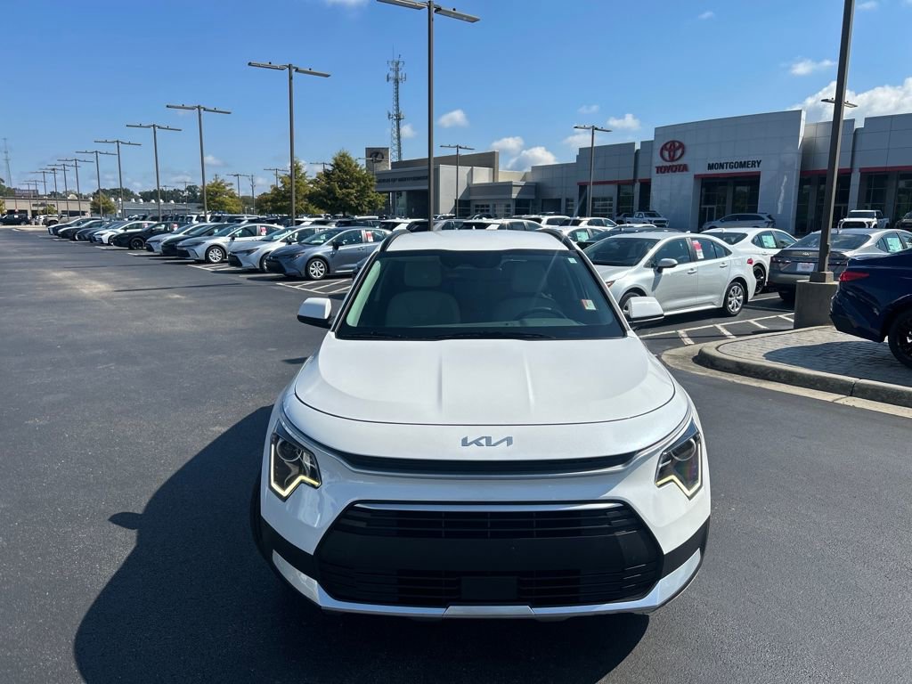 Used 2023 Kia Niro EX image 8