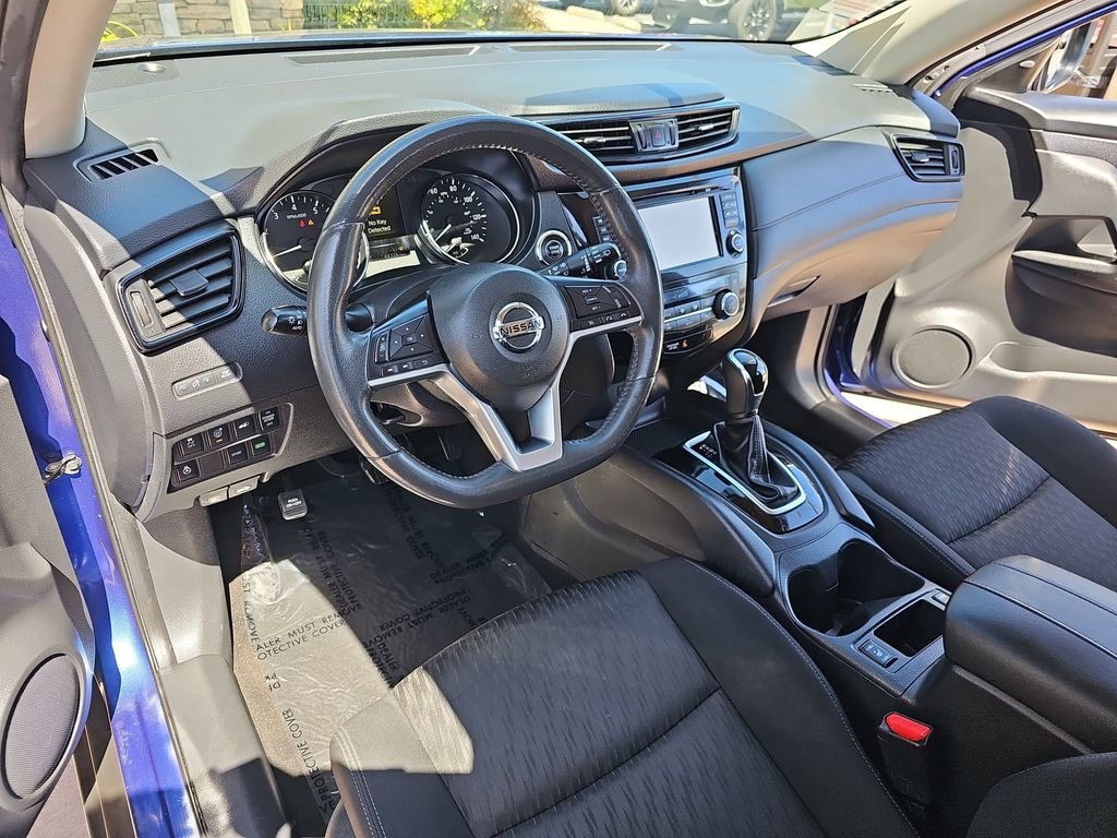 Used 2017 Nissan Rogue SV w/ SV Premium Package FWD image 16