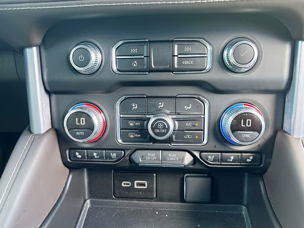 Used 2024 GMC Yukon XL SLT w/ SLT Luxury Package RWD image 29