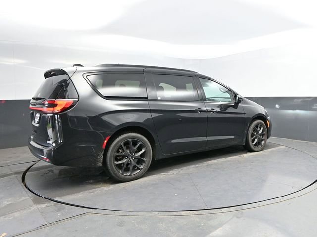Used 2023 Chrysler Pacifica Touring-L w/ S Appearance Package AWD/4WD image 10