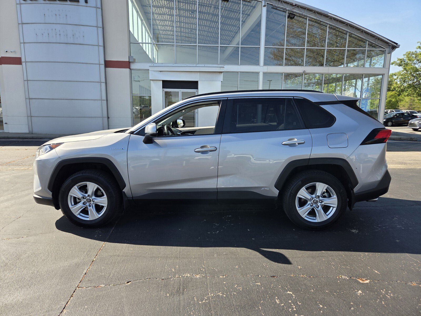 Used 2019 Toyota RAV4 XLE image 8
