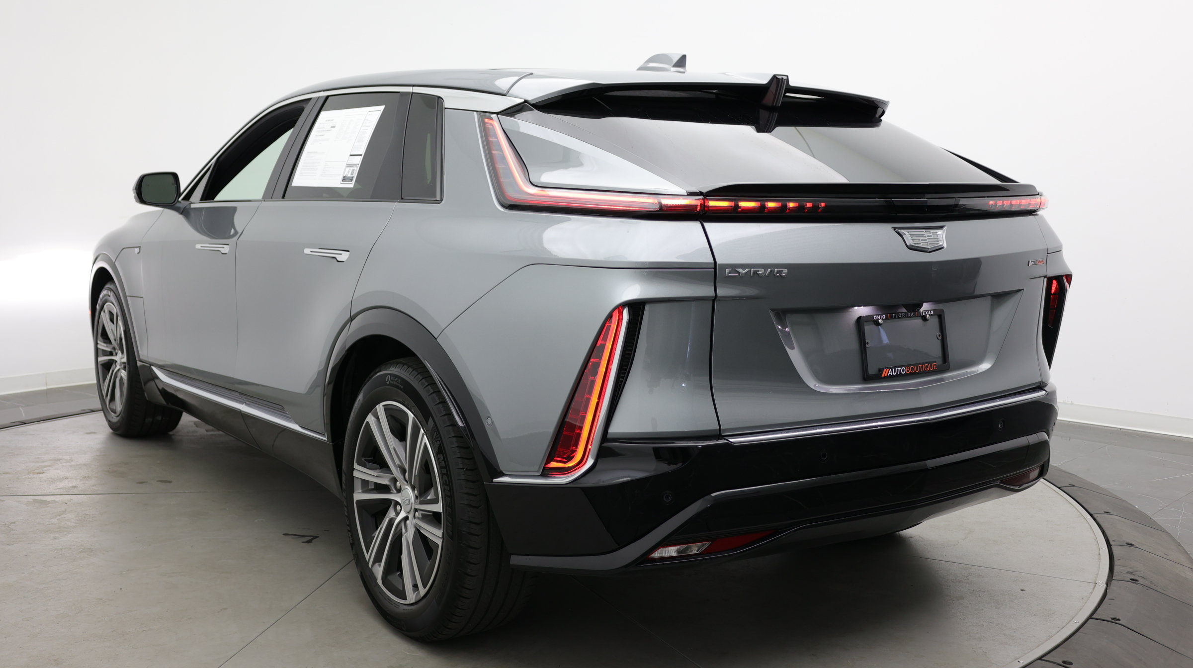 Used 2024 Cadillac Lyriq Luxury RWD image 5