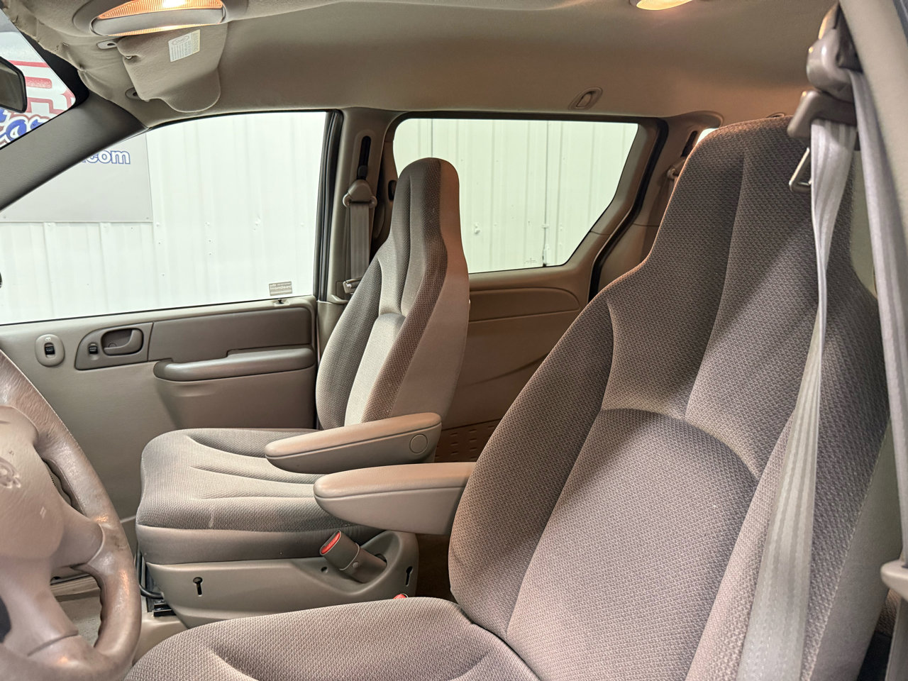 Used 2002 Dodge Caravan SE image 25