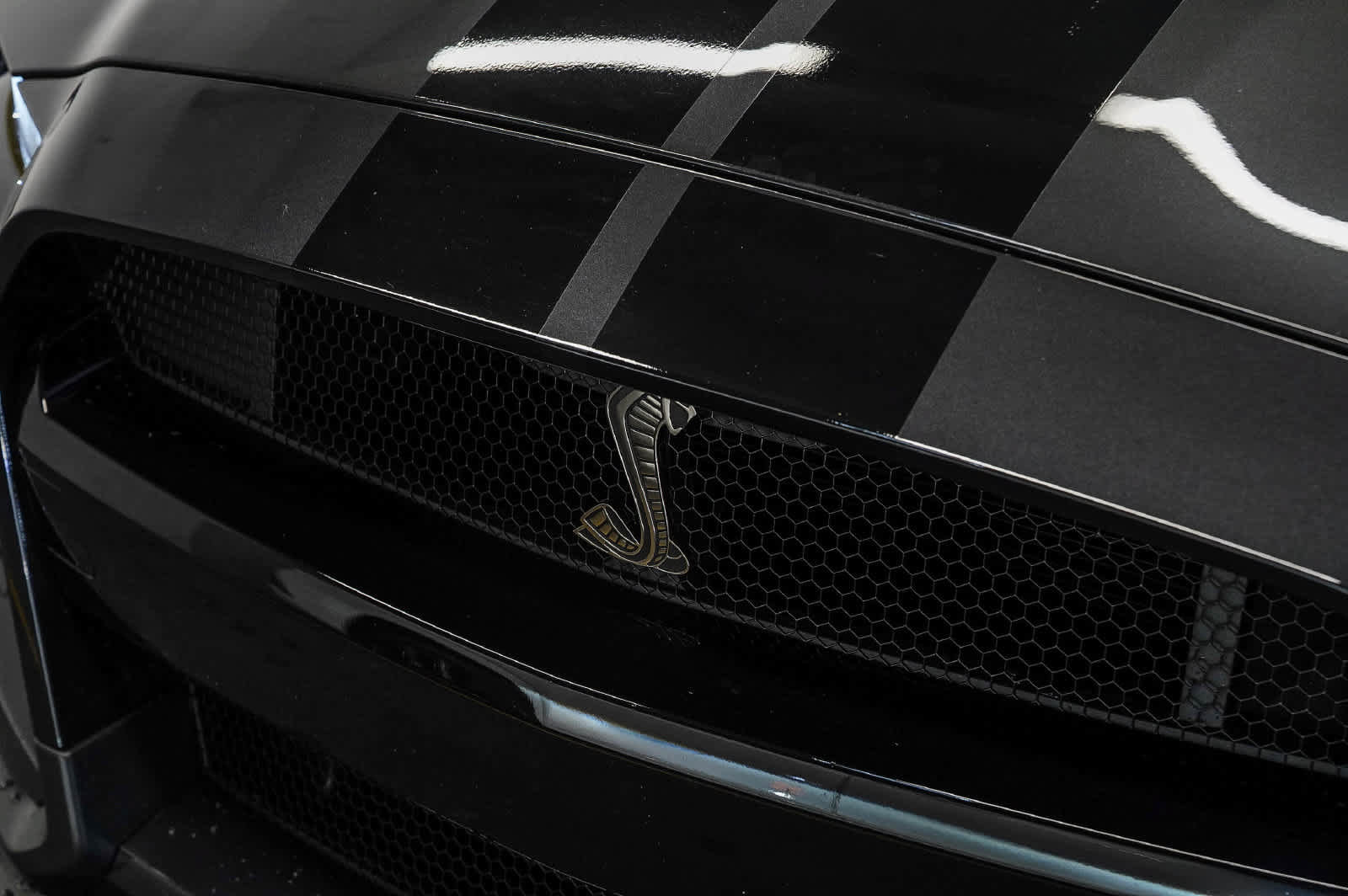 Used 2022 Ford Mustang Shelby GT500 w/ Technology Package RWD image 8
