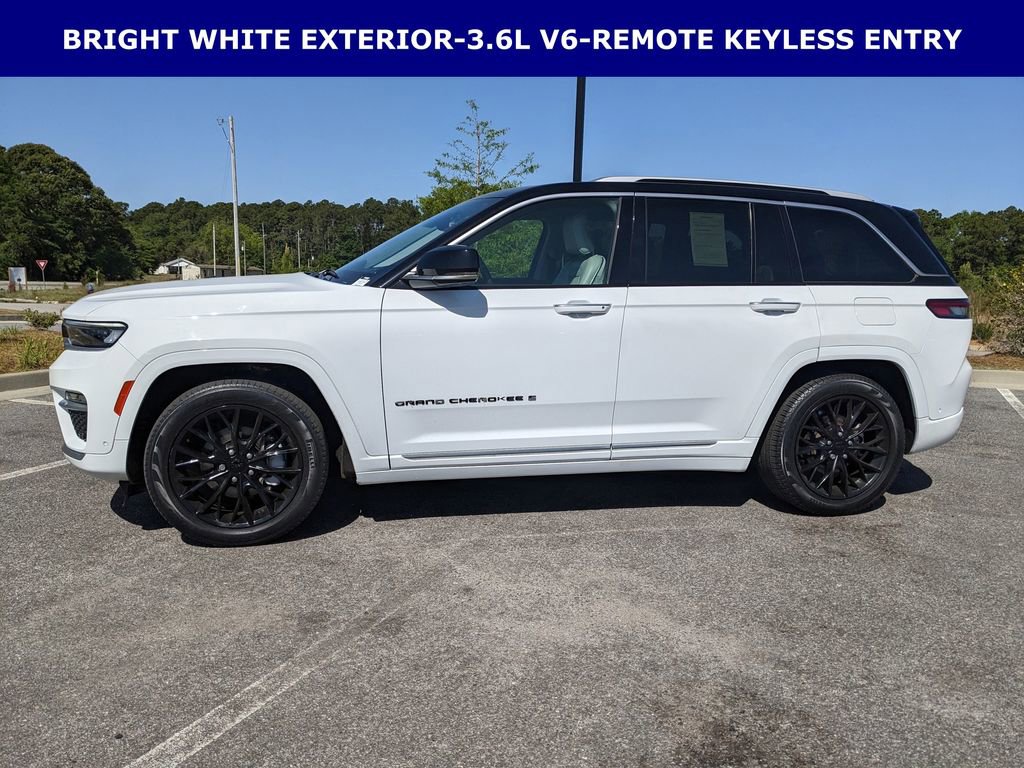 Certified 2022 Jeep Grand Cherokee Summit w/ Adv Protech Group IV AWD/4WD image 11