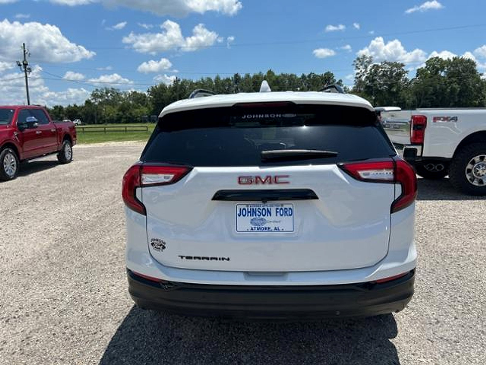 Used 2023 GMC Terrain SLE w/ Elevation Edition image 5