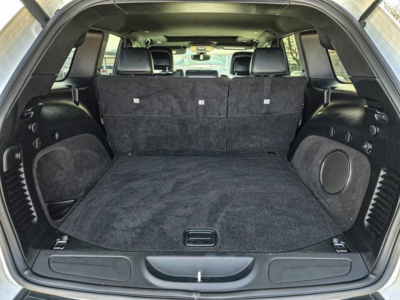 Used 2019 Jeep Grand Cherokee Altitude image 32