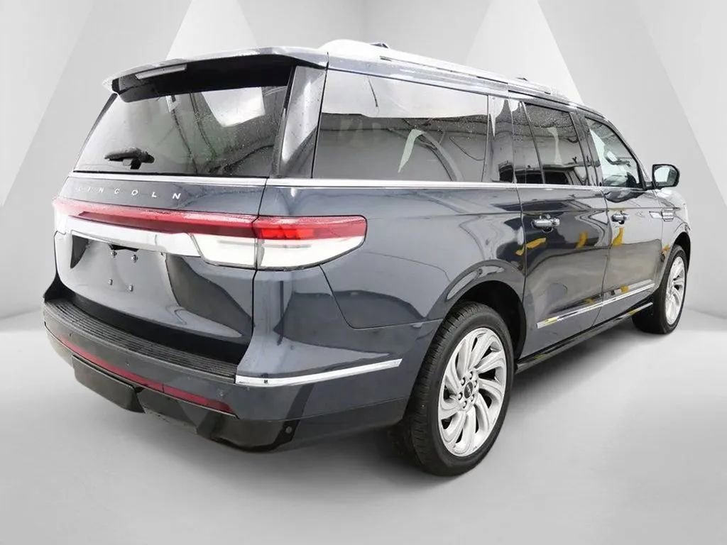 Used 2024 Lincoln Navigator L Reserve w/ Equipment Group 201A AWD/4WD image 7