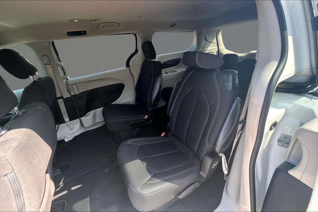 Used 2022 Chrysler Voyager LX FWD image 20