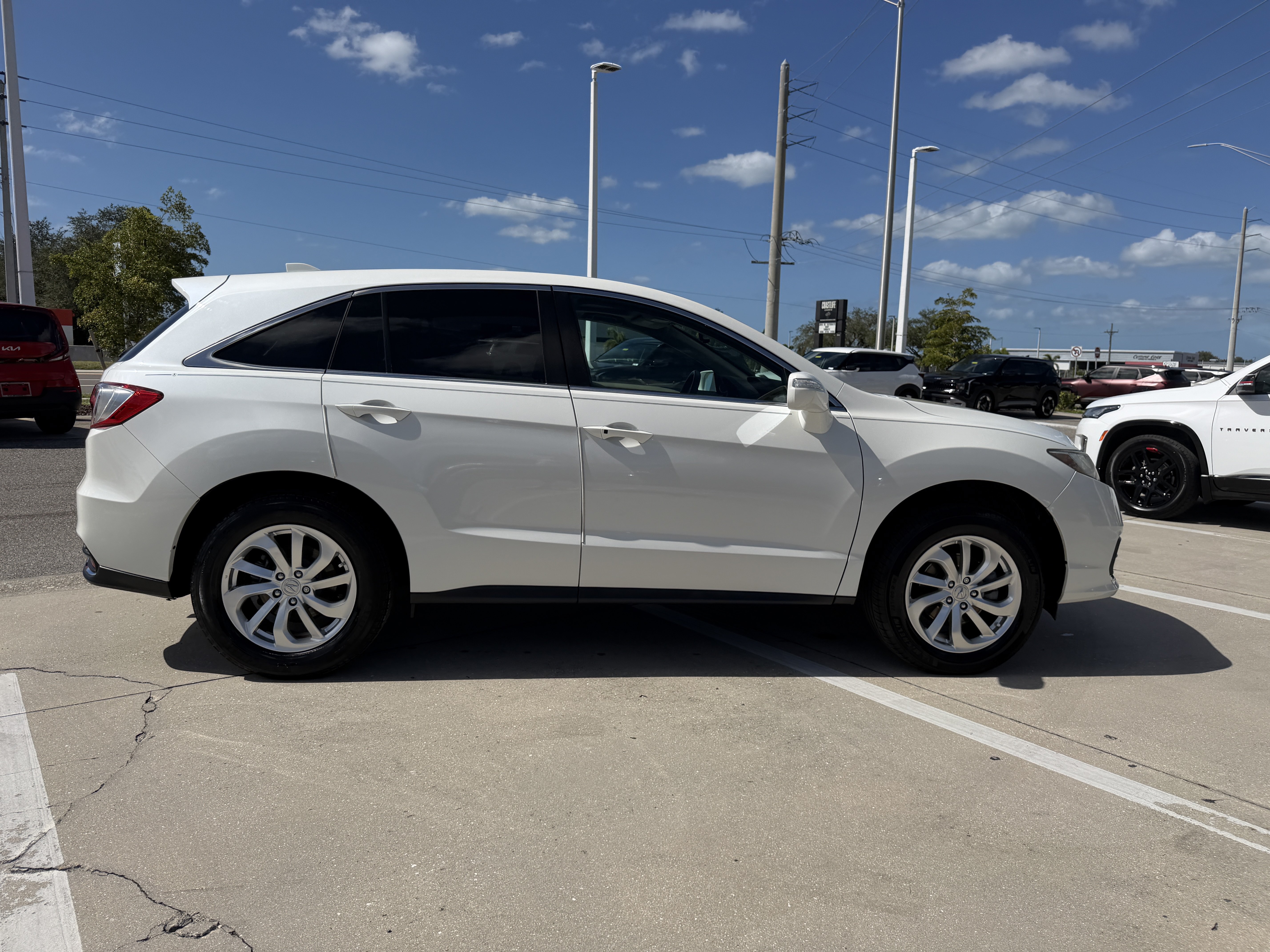 Used 2018 Acura RDX w/ Tech & AcuraWatch Plus Pack FWD image 3