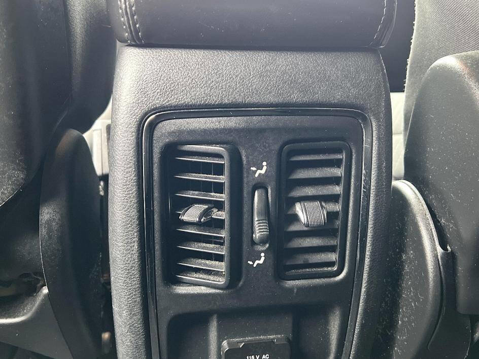 Used 2019 Jeep Grand Cherokee Laredo w/ Security & Convenience Group AWD/4WD image 23