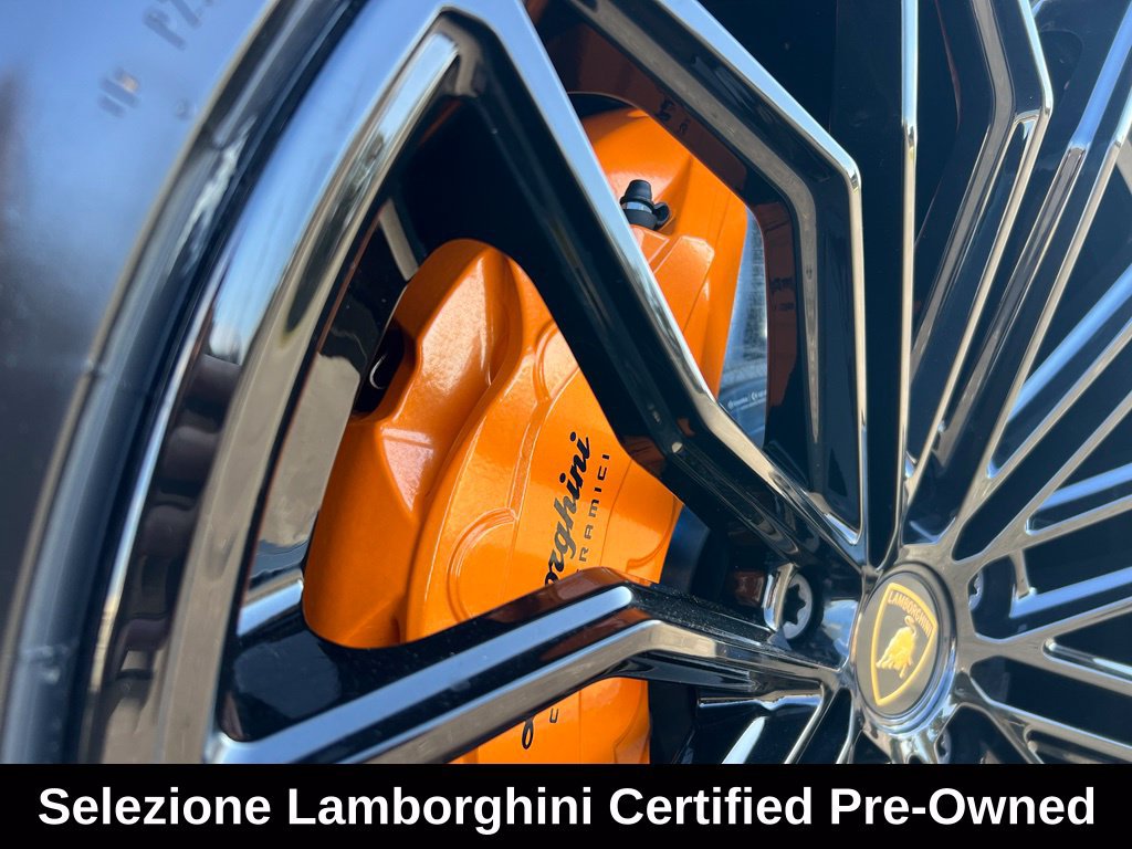 Used 2025 Lamborghini Urus SE AWD/4WD image 16