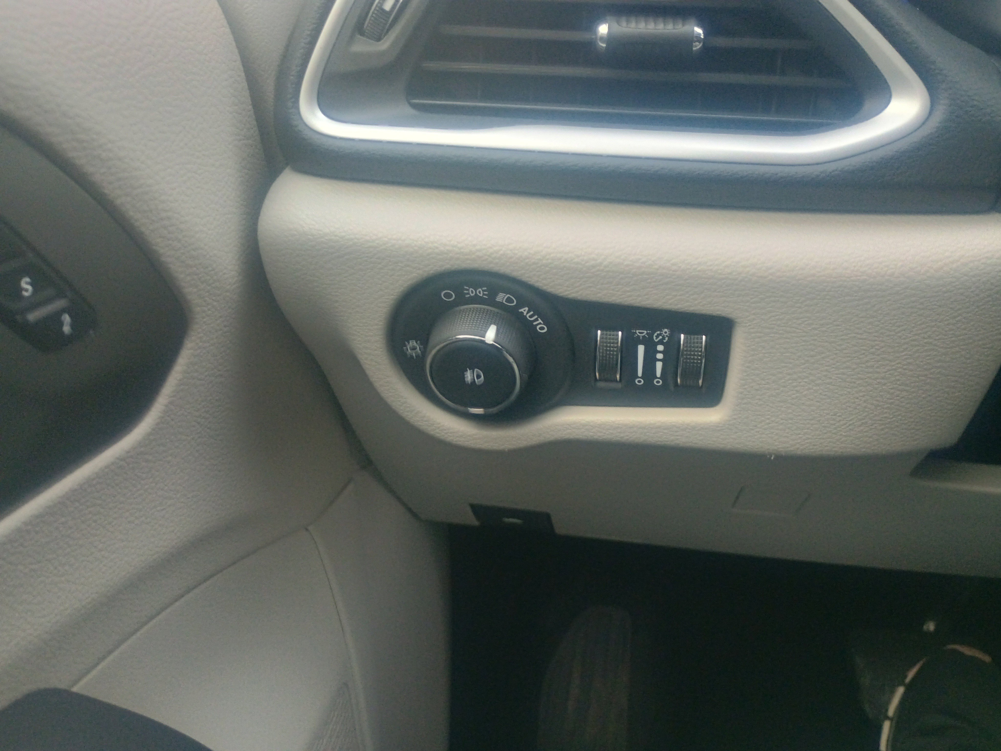 Used 2024 Chrysler Pacifica Touring-L image 23