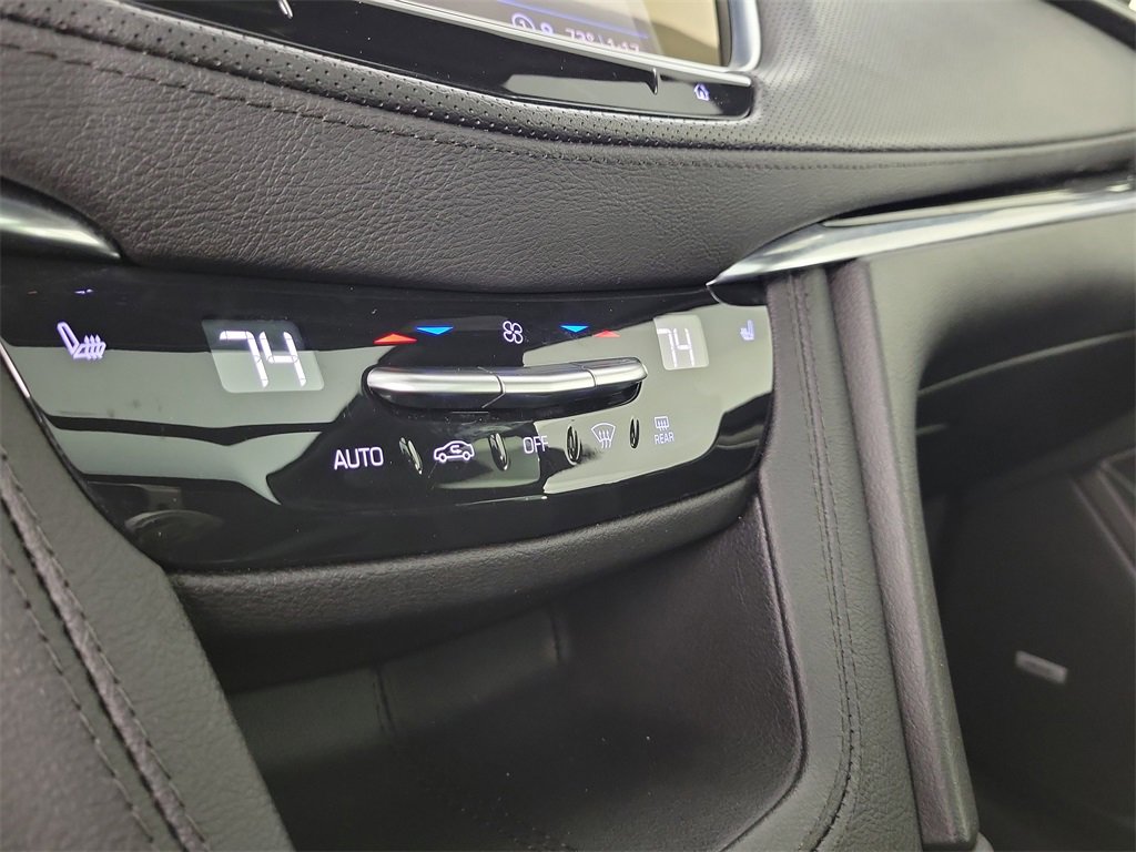 Certified 2023 Cadillac XT6 Luxury image 29