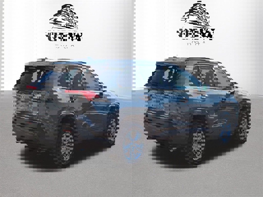 Used 2023 Toyota RAV4 XLE w/ Convenience Package image 4