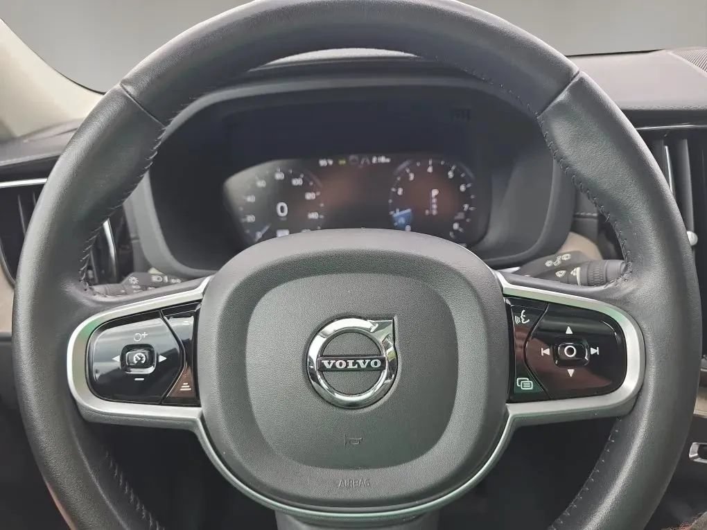 Used 2021 Volvo XC60 T5 Inscription w/ Advanced Package FWD image 18