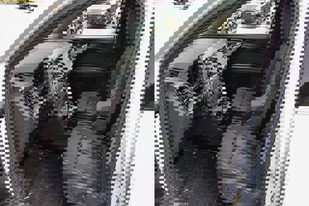 Used 2023 Audi Q4 e-tron Prestige image 19