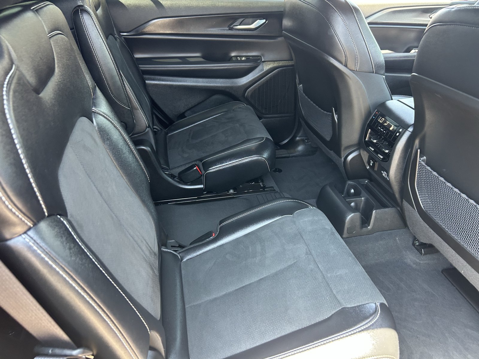 Used 2024 Jeep Grand Cherokee L Altitude AWD/4WD image 14