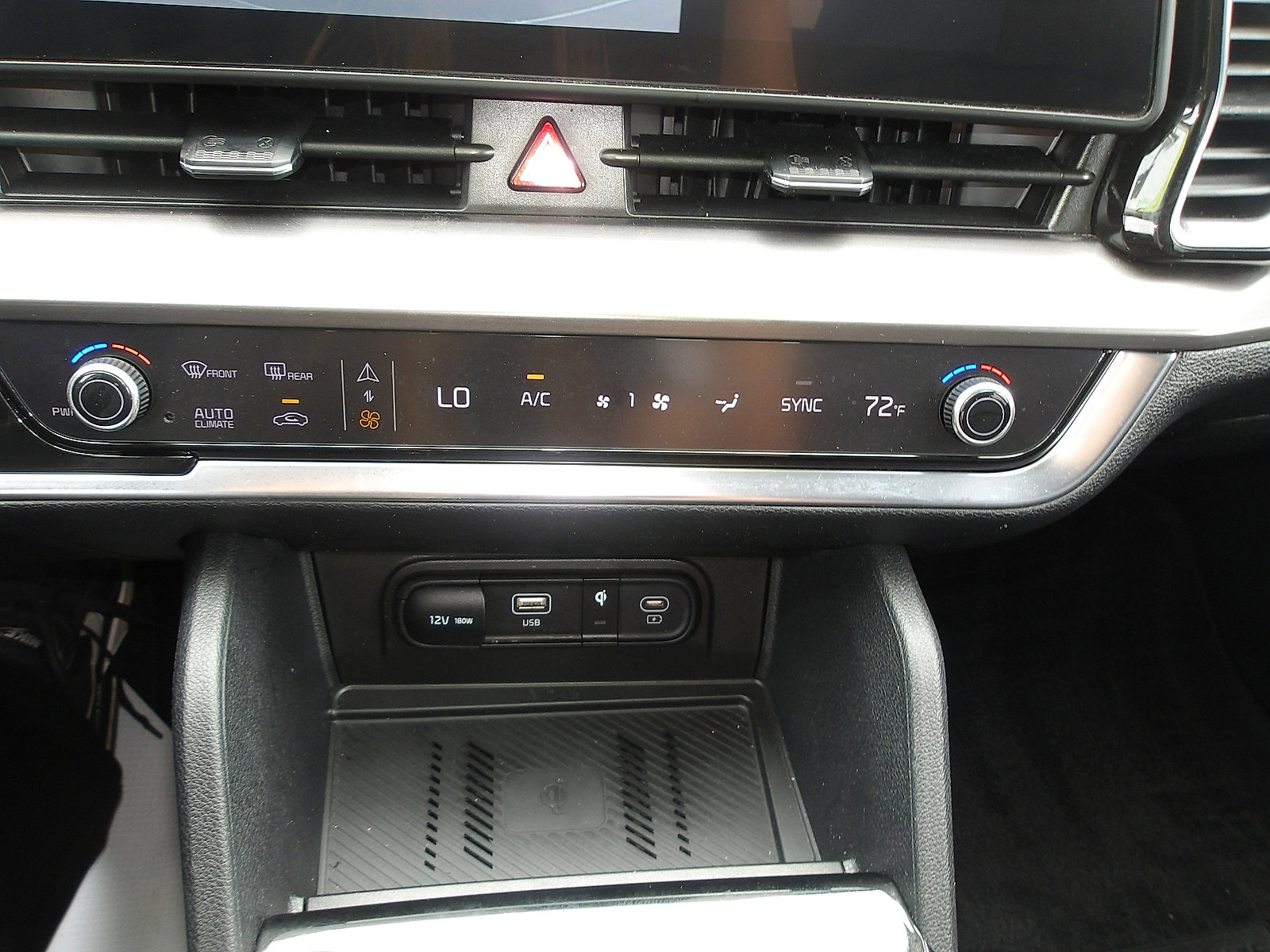 Used 2025 Kia Sportage EX w/ Premium Package image 18