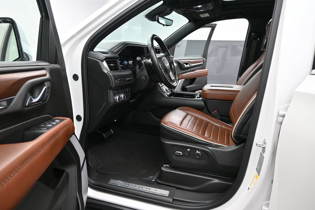Used 2024 GMC Yukon Denali Ultimate AWD/4WD image 9