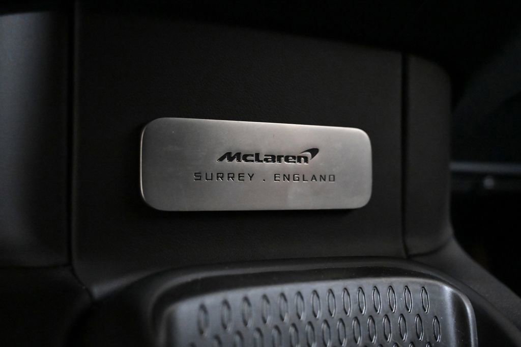 Used 2025 McLaren Artura image 19