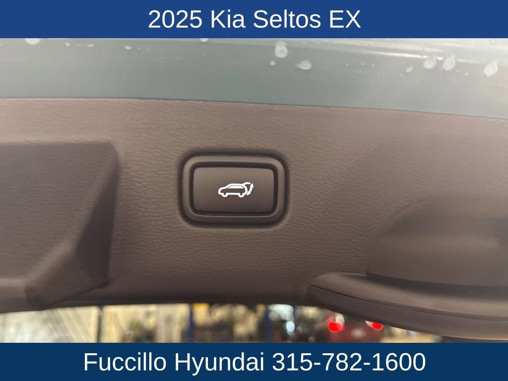 Used 2025 Kia Seltos EX image 29