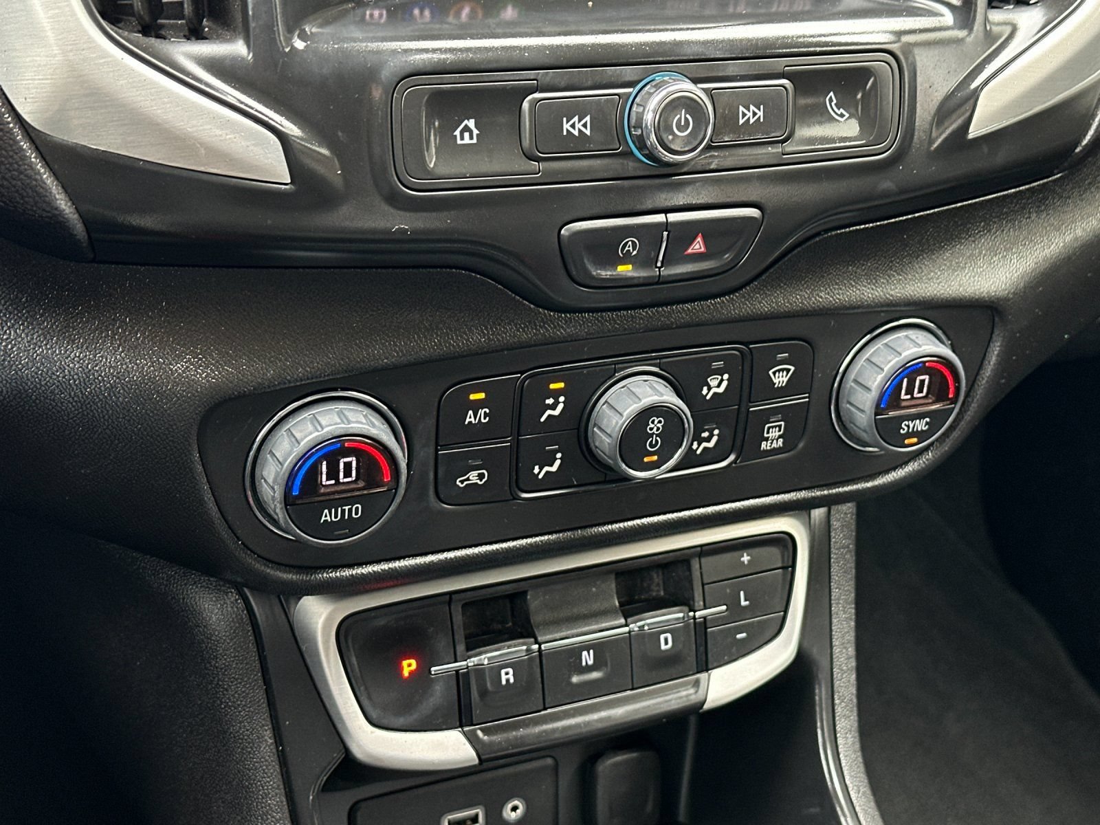 Used 2023 GMC Terrain SLE w/ Driver Convenience Package FWD image 19