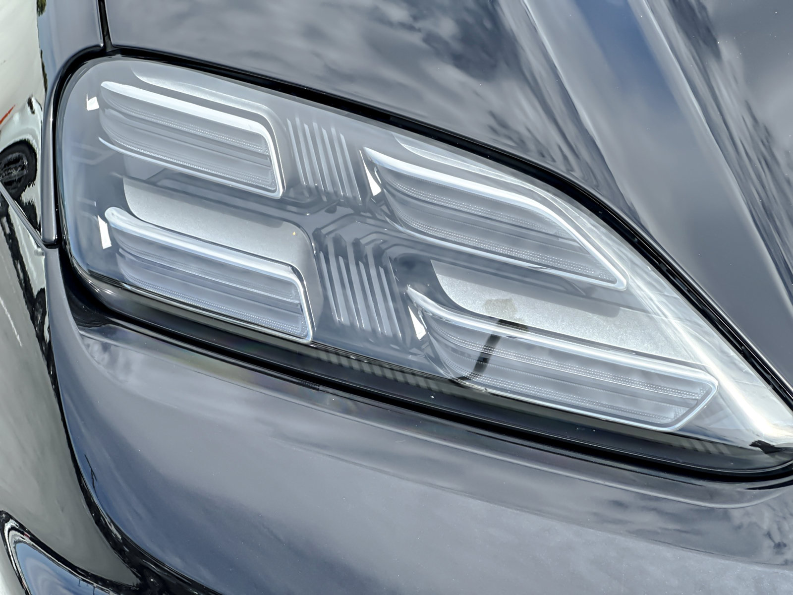 Used 2025 Porsche Macan Electric RWD image 29