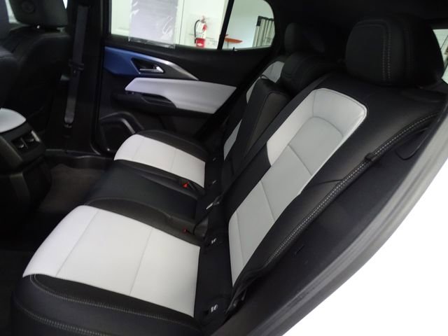 Used 2025 Chevrolet Equinox EV LT image 4