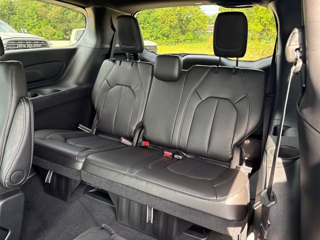 New 2027 Chrysler Pacifica Select AWD/4WD image 23