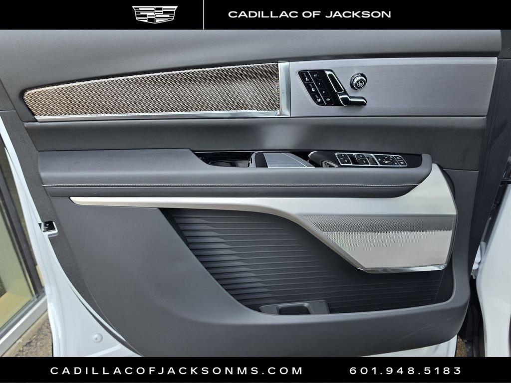 New 2027 Cadillac Vistiq Luxury w/ LPO, Floor Liner Package AWD/4WD image 15
