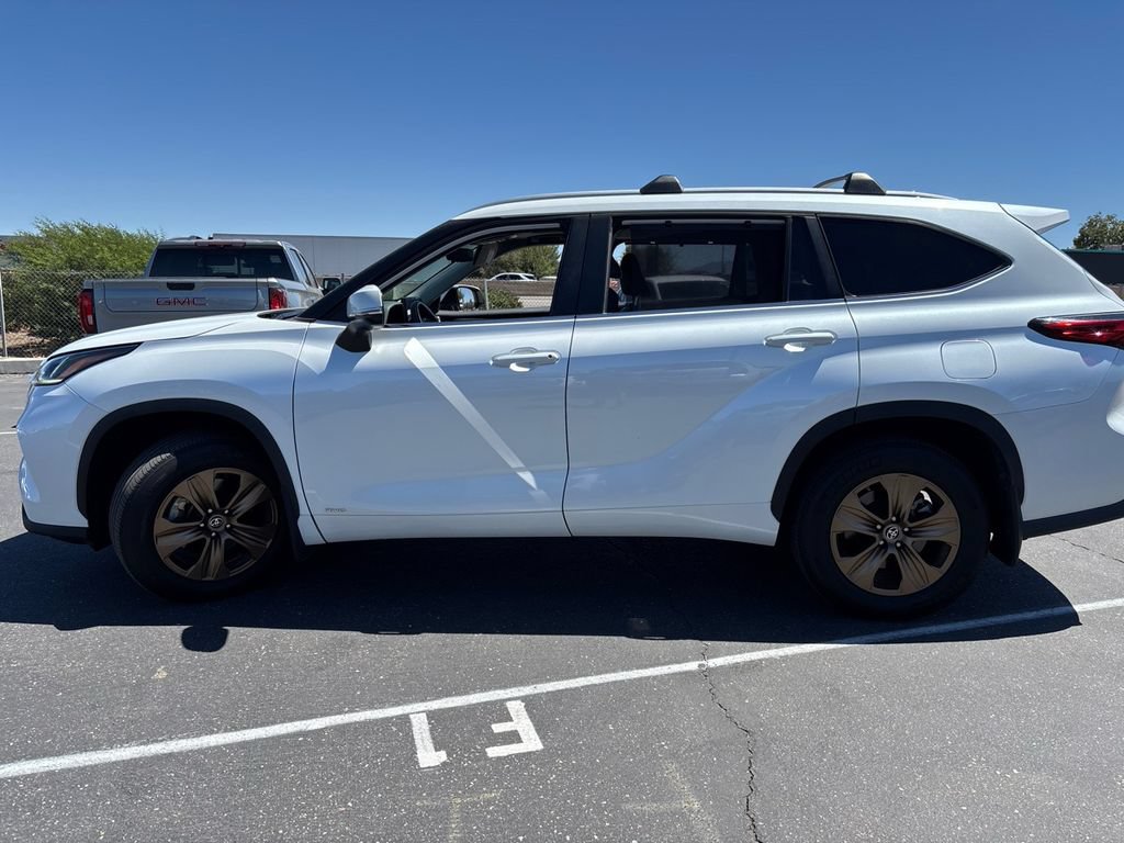 Used 2023 Toyota Highlander Bronze Edition AWD/4WD image 8