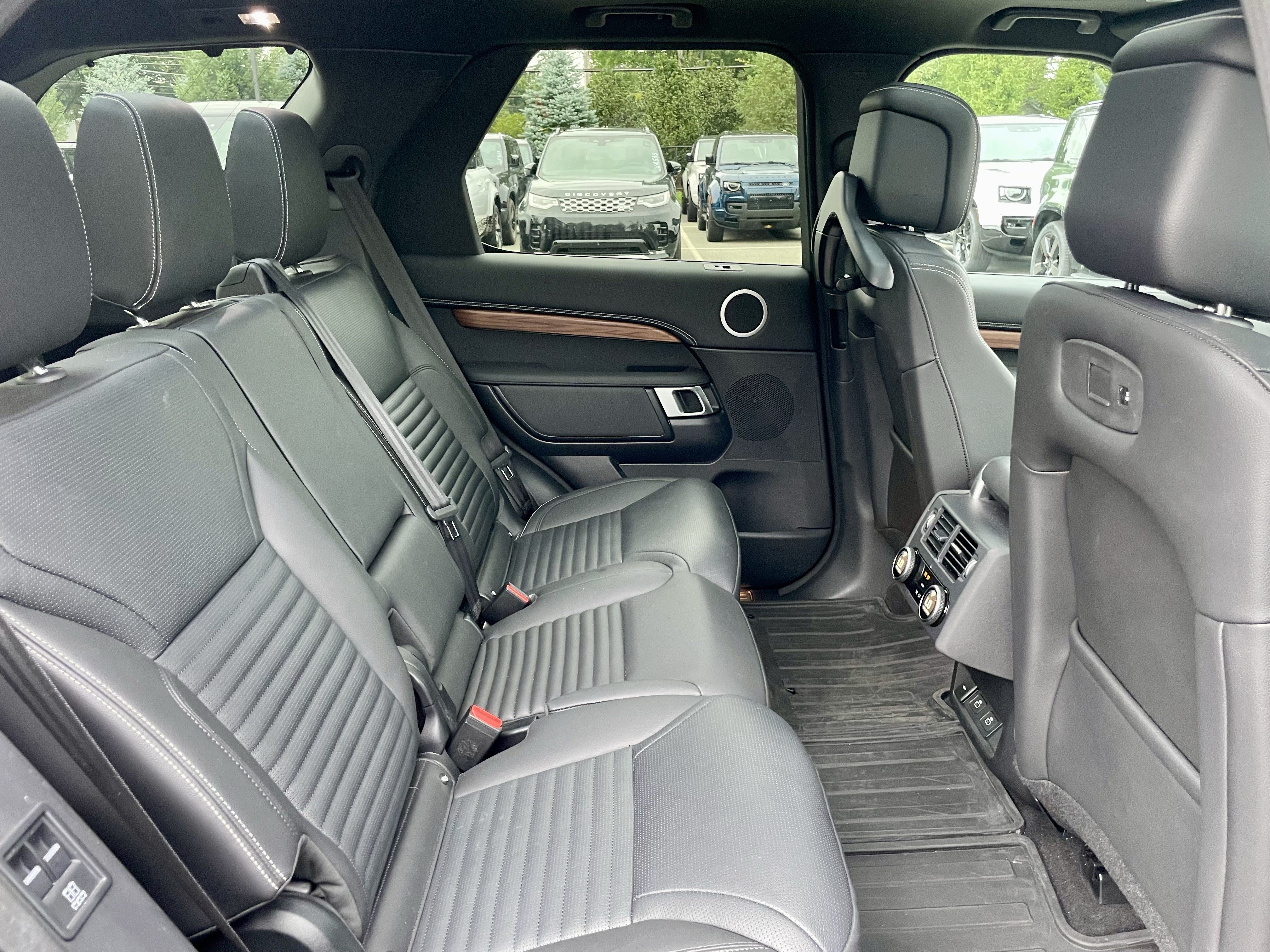 Certified 2025 Land Rover Discovery Dynamic SE AWD/4WD image 31