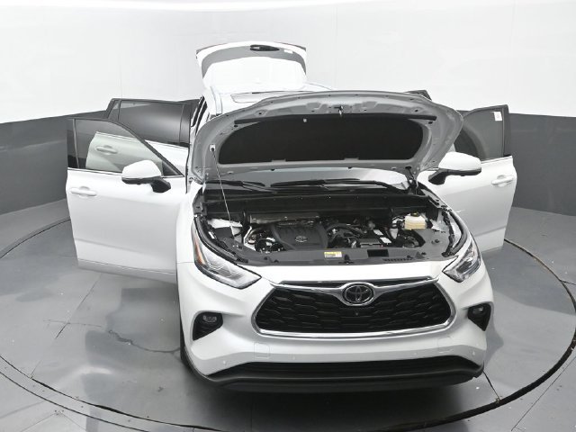 Used 2026 Toyota Highlander Limited AWD/4WD image 35