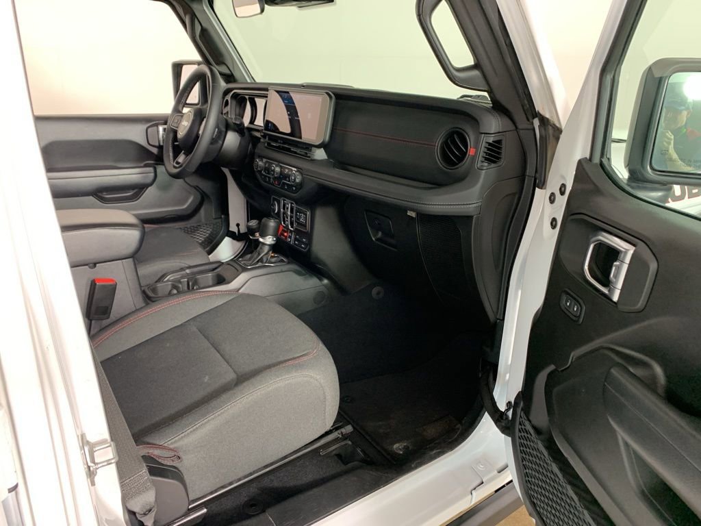 Used 2025 Jeep Wrangler Unlimited Rubicon image 37