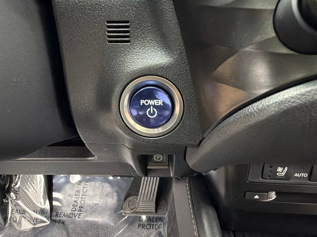Used 2020 Lexus ES 300h w/ Luxury Package FWD image 18